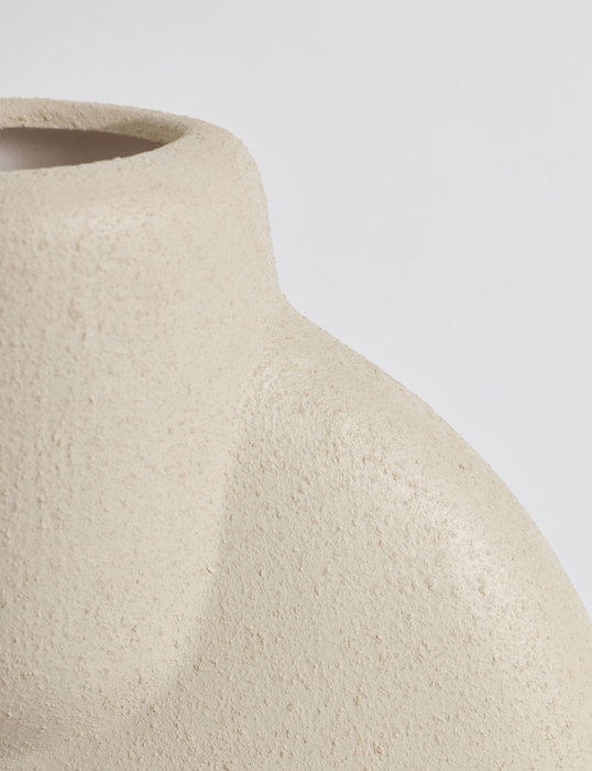 Aberto Design Cylinder Terracota Jarrón de Cerámica y Ratán en Crema